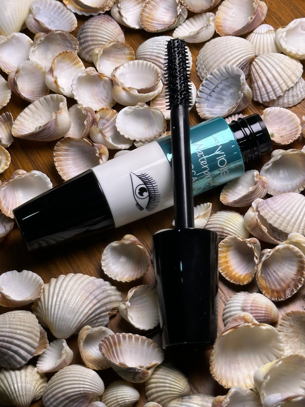 این مدل در کنار بلند کنندگی ،جدا کننده مژه دارد .